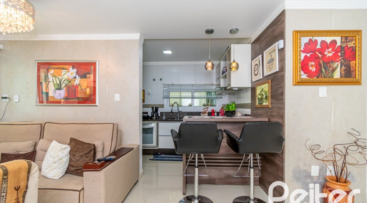 Casa à venda com 190m², 3 dormitórios, 3 suítes, 4 vagas, no bairro Jardim Isabel em Porto Alegre