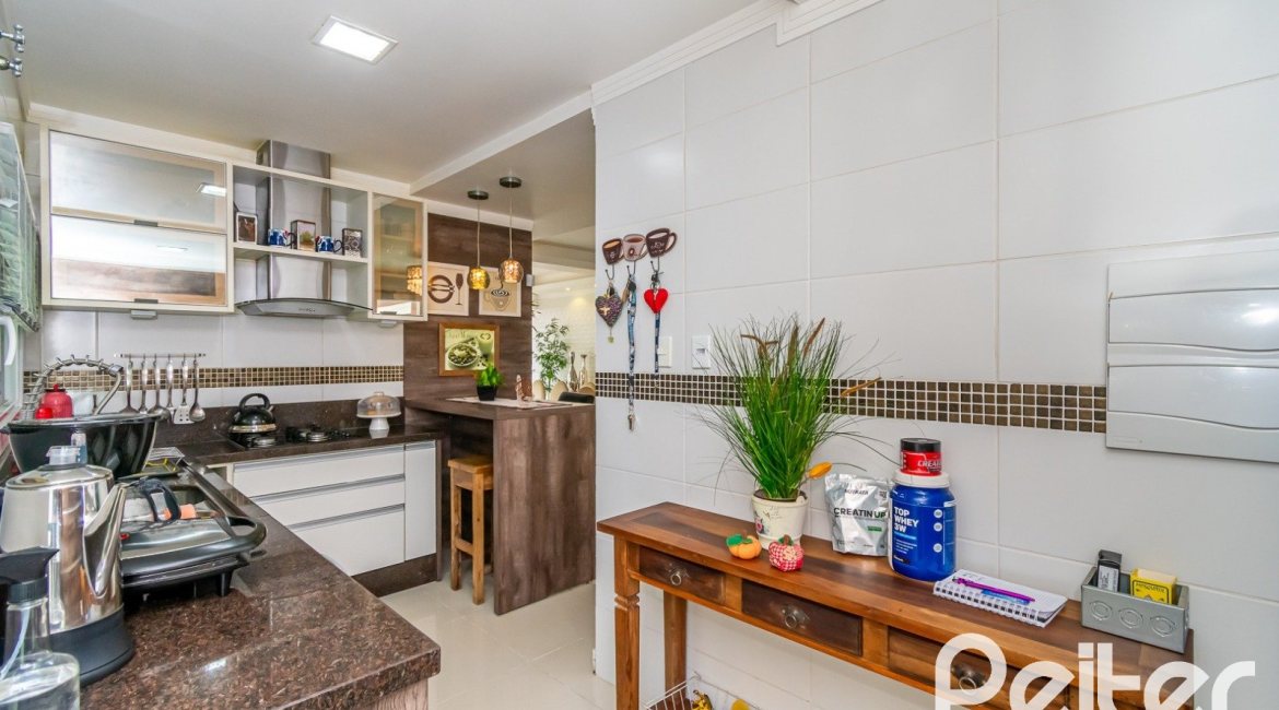 Casa à venda com 190m², 3 dormitórios, 3 suítes, 4 vagas, no bairro Jardim Isabel em Porto Alegre