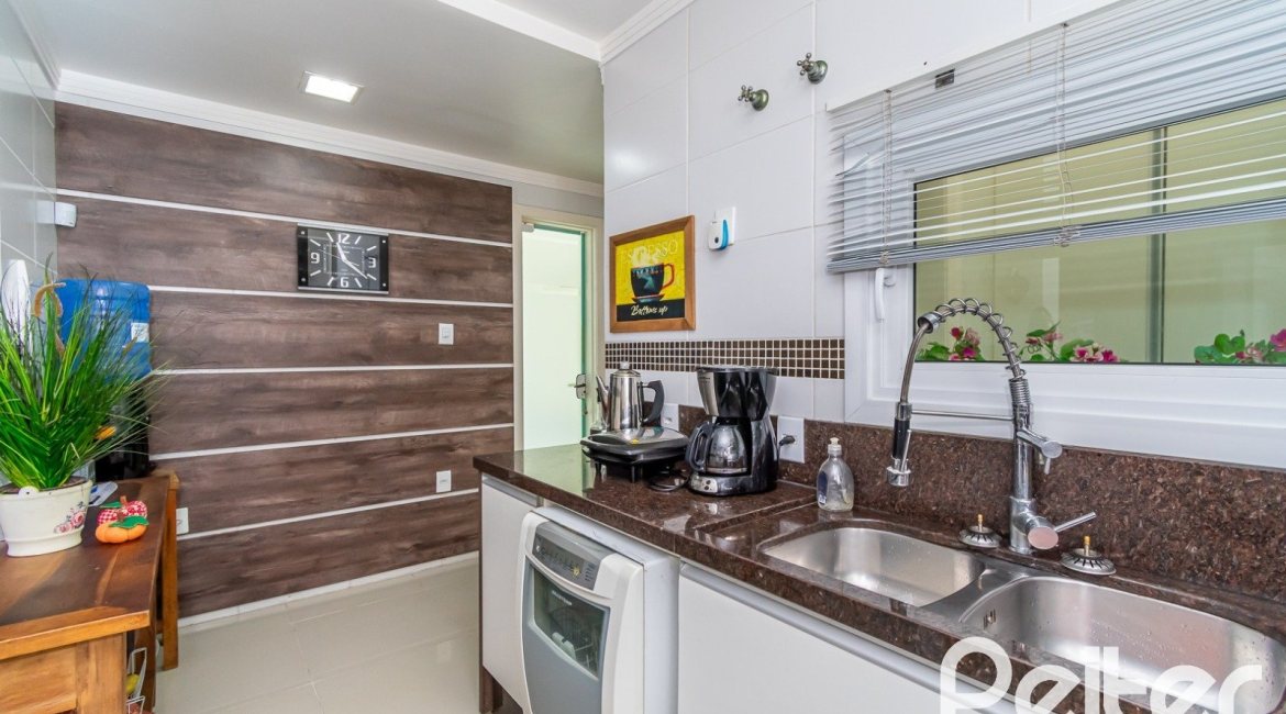 Casa à venda com 190m², 3 dormitórios, 3 suítes, 4 vagas, no bairro Jardim Isabel em Porto Alegre