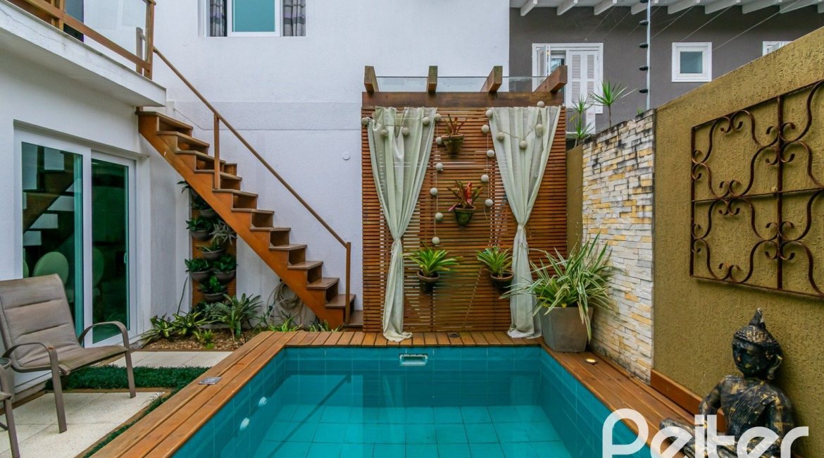 Casa à venda com 190m², 3 dormitórios, 3 suítes, 4 vagas, no bairro Jardim Isabel em Porto Alegre