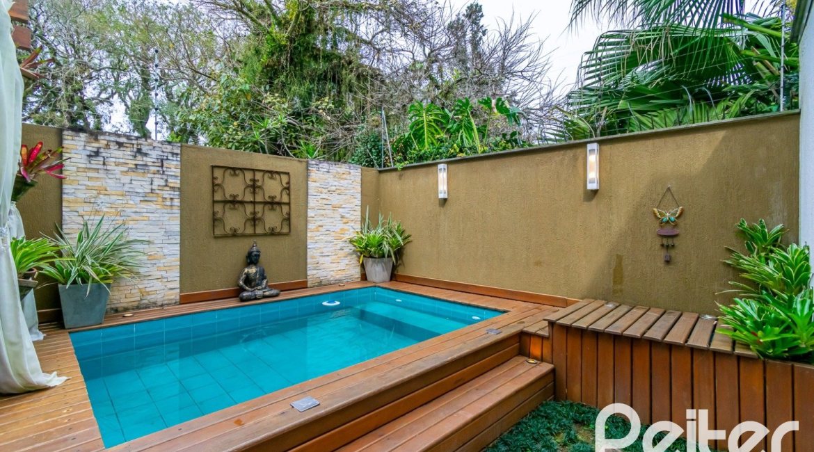 Casa à venda com 190m², 3 dormitórios, 3 suítes, 4 vagas, no bairro Jardim Isabel em Porto Alegre