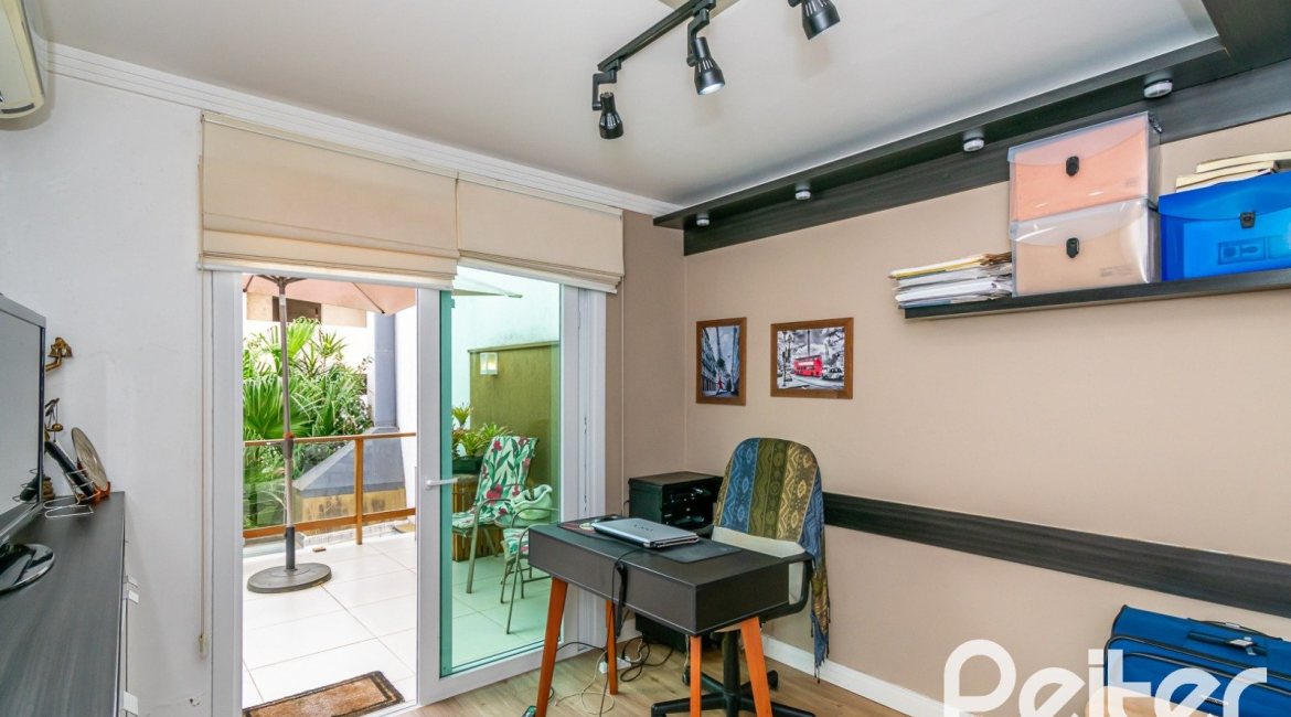 Casa à venda com 190m², 3 dormitórios, 3 suítes, 4 vagas, no bairro Jardim Isabel em Porto Alegre