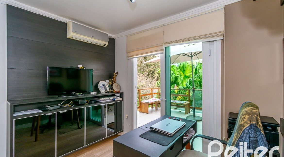 Casa à venda com 190m², 3 dormitórios, 3 suítes, 4 vagas, no bairro Jardim Isabel em Porto Alegre