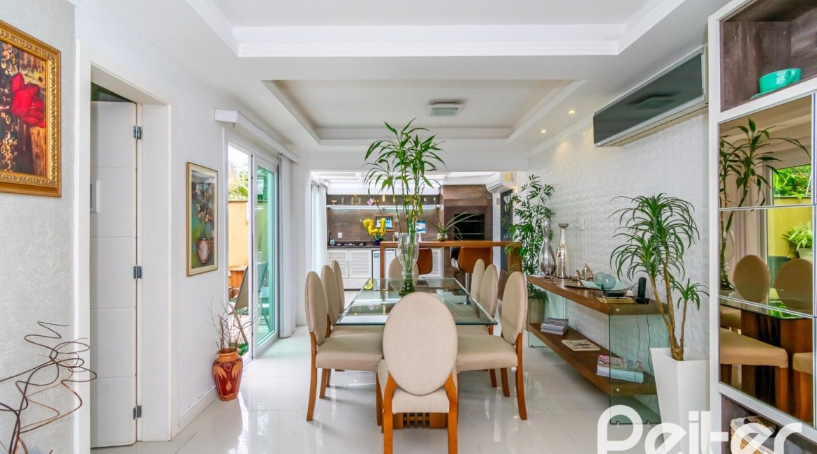 Casa à venda com 190m², 3 dormitórios, 3 suítes, 4 vagas, no bairro Jardim Isabel em Porto Alegre