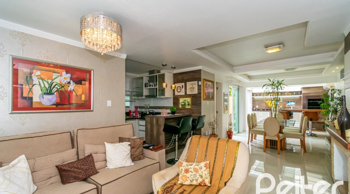 Casa à venda com 190m², 3 dormitórios, 3 suítes, 4 vagas, no bairro Jardim Isabel em Porto Alegre