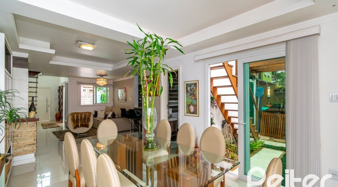 Casa à venda com 190m², 3 dormitórios, 3 suítes, 4 vagas, no bairro Jardim Isabel em Porto Alegre