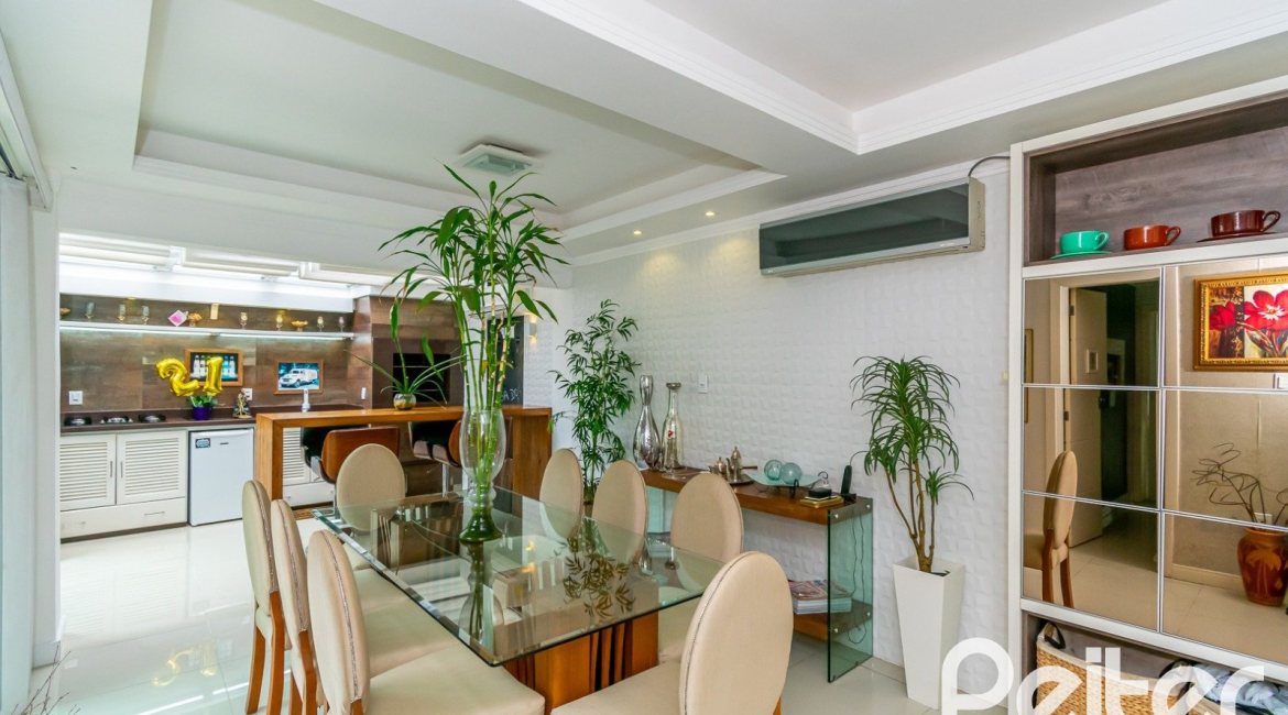 Casa à venda com 190m², 3 dormitórios, 3 suítes, 4 vagas, no bairro Jardim Isabel em Porto Alegre