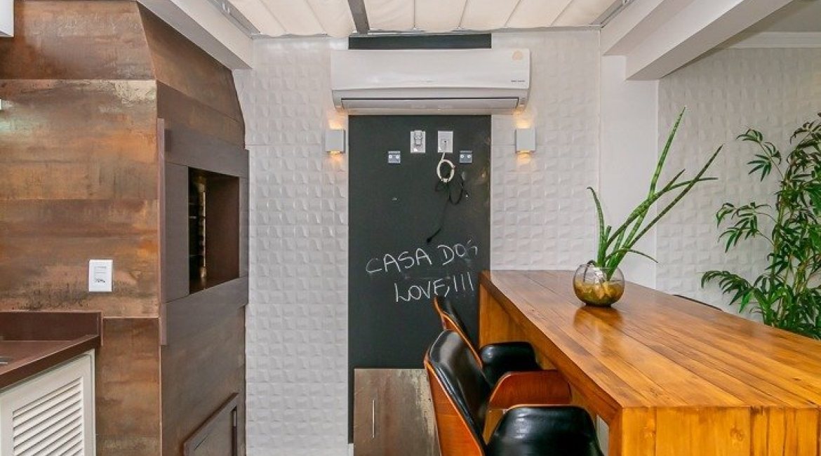 Casa à venda com 190m², 3 dormitórios, 3 suítes, 4 vagas, no bairro Jardim Isabel em Porto Alegre