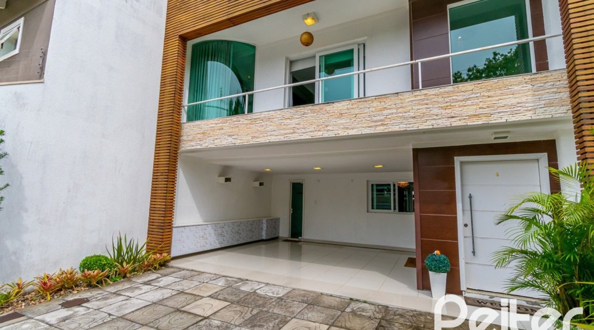 Casa à venda com 190m², 3 dormitórios, 3 suítes, 4 vagas, no bairro Jardim Isabel em Porto Alegre