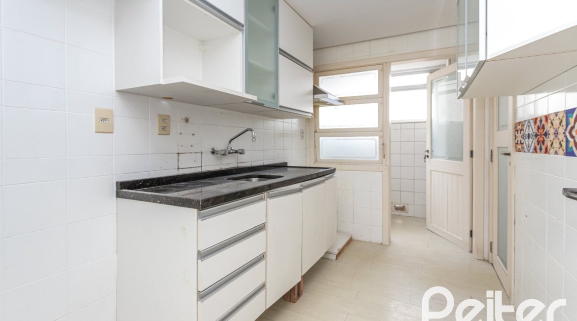 Apartamento à venda com 76m², 2 dormitórios, 1 suíte, 1 vaga, no bairro Tristeza em PORTO ALEGRE