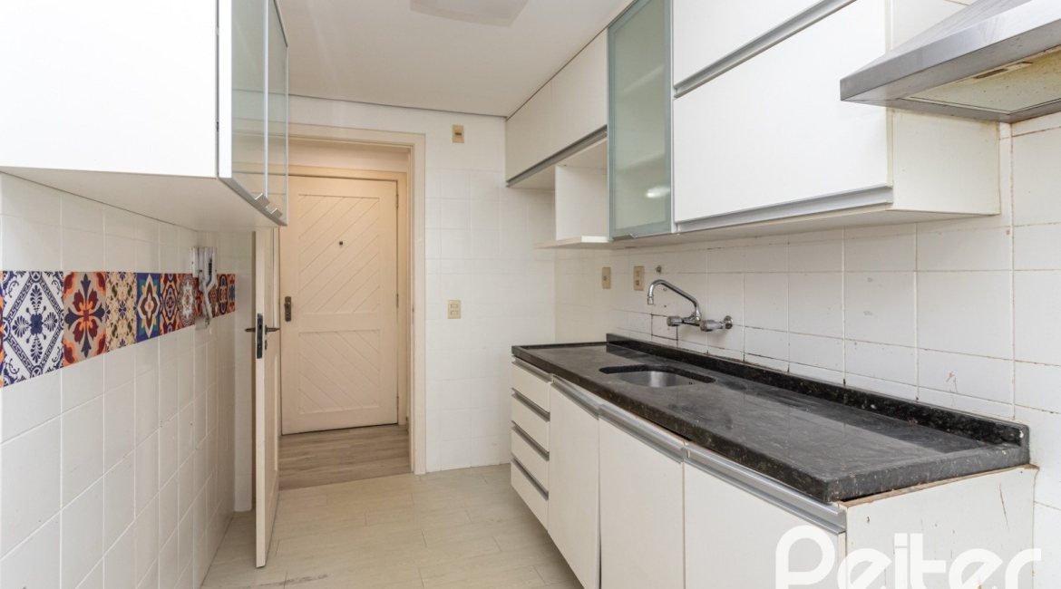 Apartamento à venda com 76m², 2 dormitórios, 1 suíte, 1 vaga, no bairro Tristeza em PORTO ALEGRE