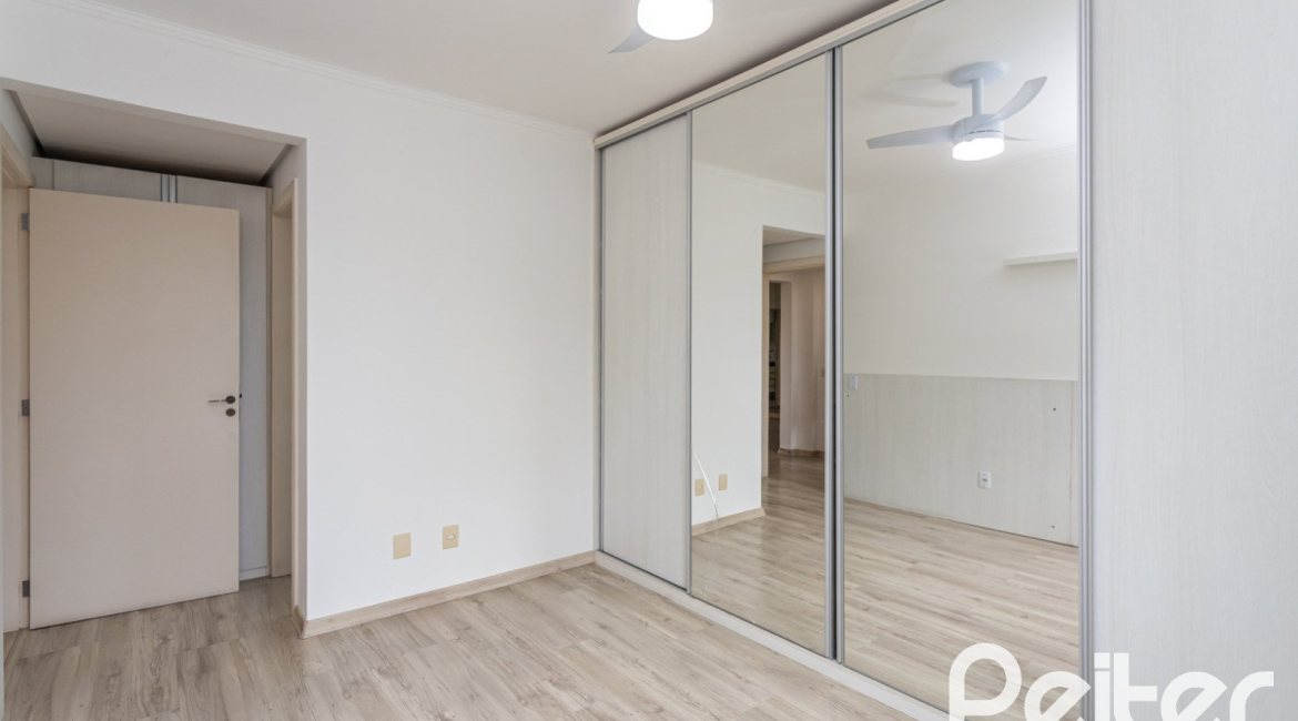 Apartamento à venda com 76m², 2 dormitórios, 1 suíte, 1 vaga, no bairro Tristeza em PORTO ALEGRE
