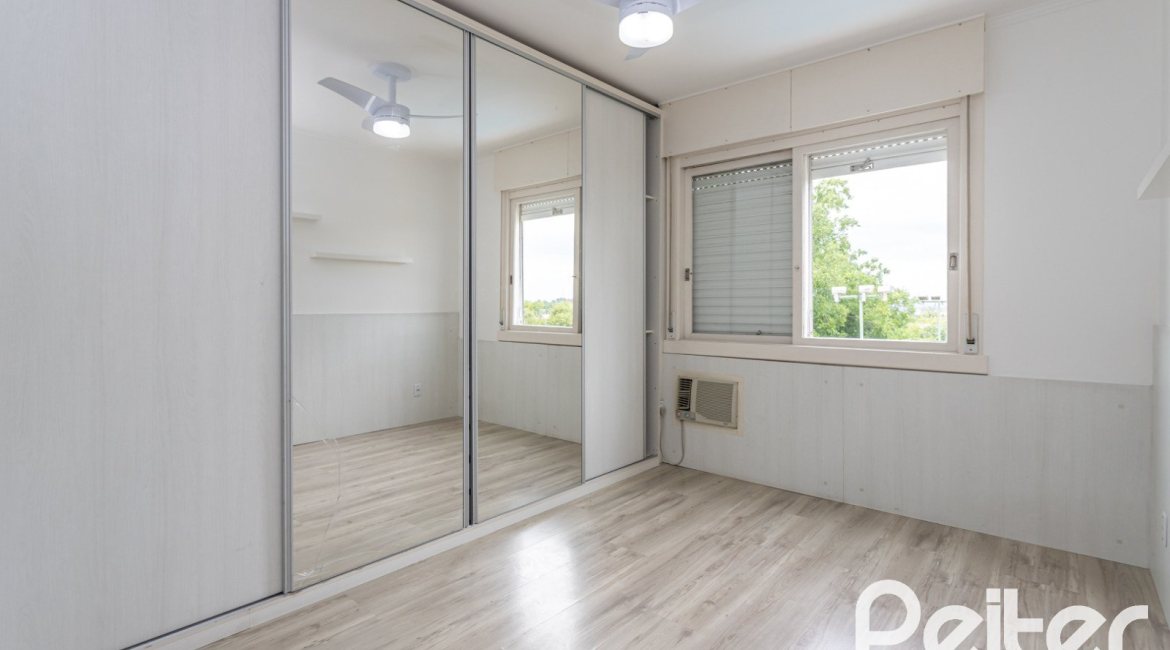 Apartamento à venda com 76m², 2 dormitórios, 1 suíte, 1 vaga, no bairro Tristeza em PORTO ALEGRE