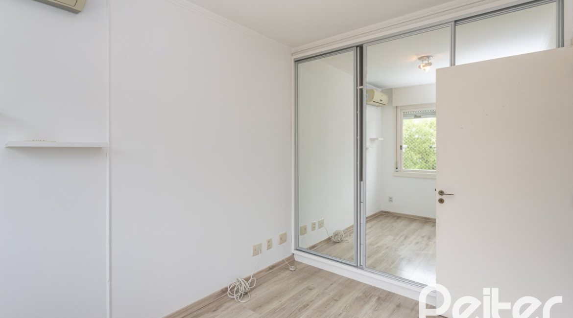 Apartamento à venda com 76m², 2 dormitórios, 1 suíte, 1 vaga, no bairro Tristeza em PORTO ALEGRE