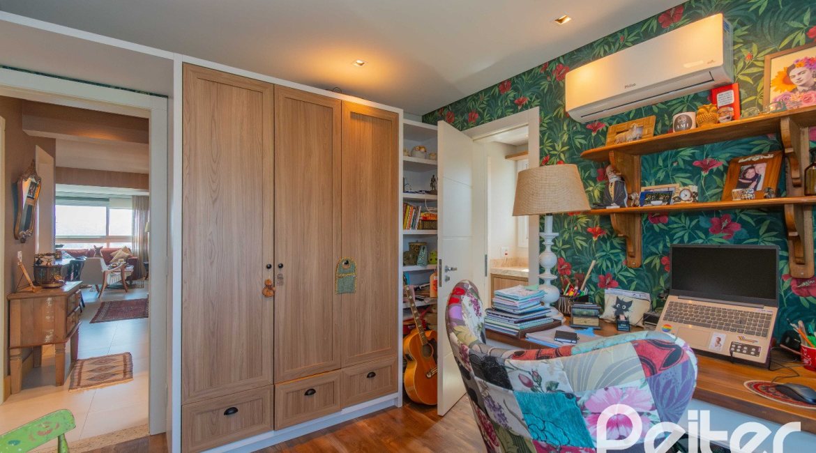 Apartamento à venda com 123m², 3 dormitórios, 3 suítes, 2 vagas, no bairro Tristeza em Porto Alegre