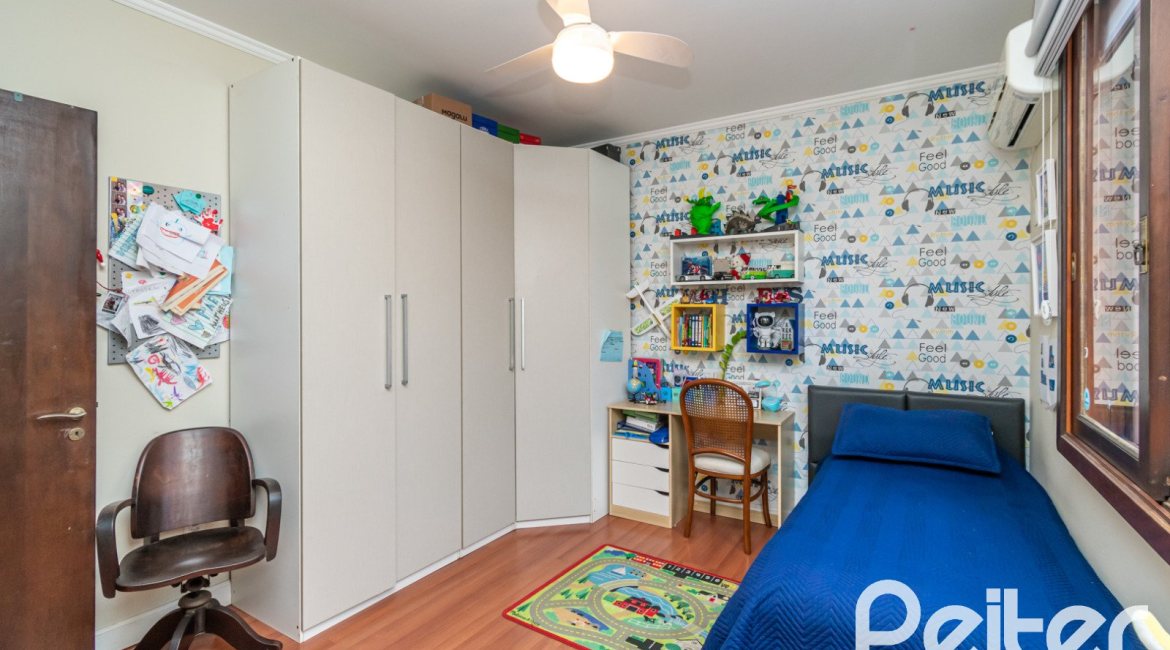 Casa em Condomínio à venda com 226m², 3 dormitórios, 2 suítes, 2 vagas, no bairro Vila Assunção em Porto Alegre