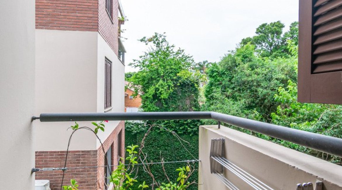 Casa em Condomínio à venda com 226m², 3 dormitórios, 2 suítes, 2 vagas, no bairro Vila Assunção em Porto Alegre