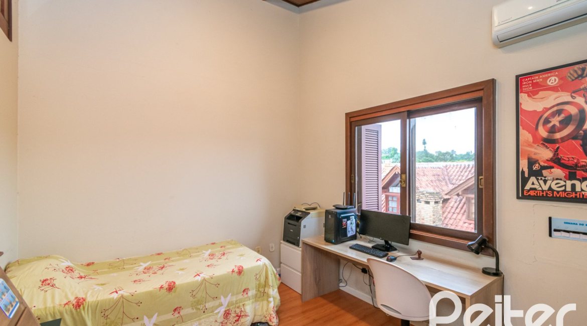 Casa em Condomínio à venda com 226m², 3 dormitórios, 2 suítes, 2 vagas, no bairro Vila Assunção em Porto Alegre