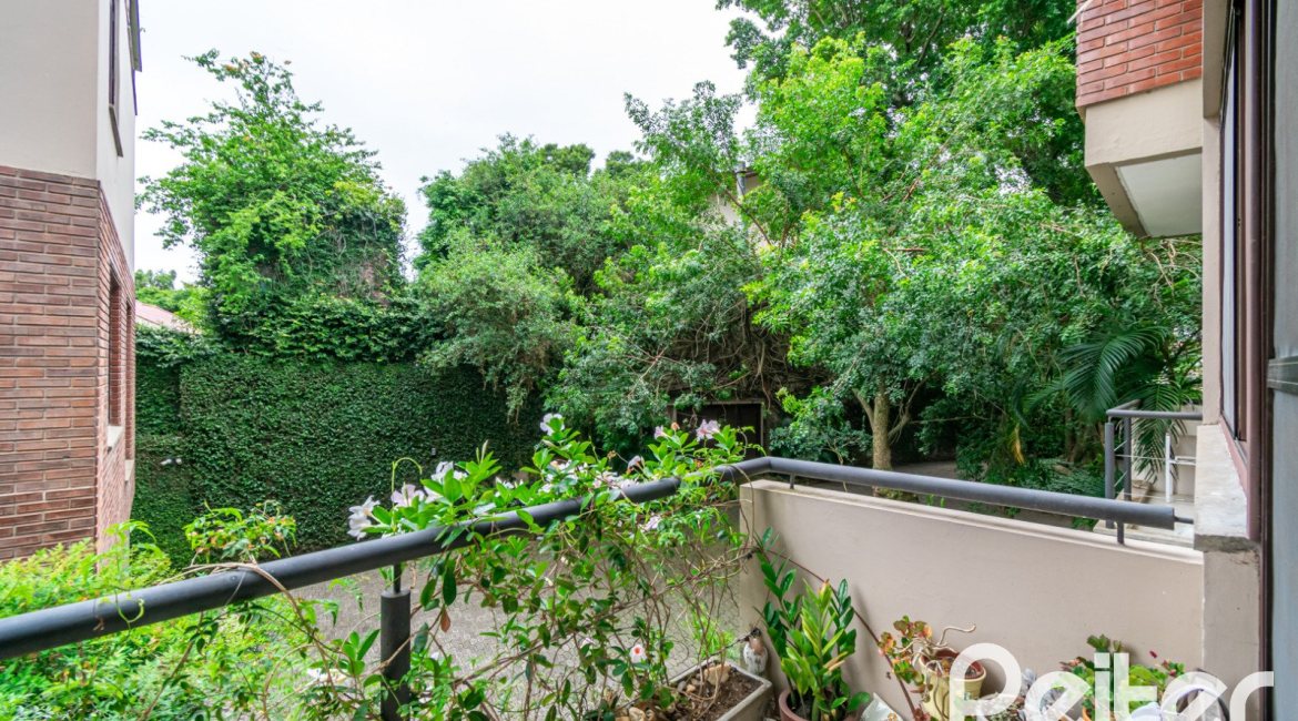 Casa em Condomínio à venda com 226m², 3 dormitórios, 2 suítes, 2 vagas, no bairro Vila Assunção em Porto Alegre