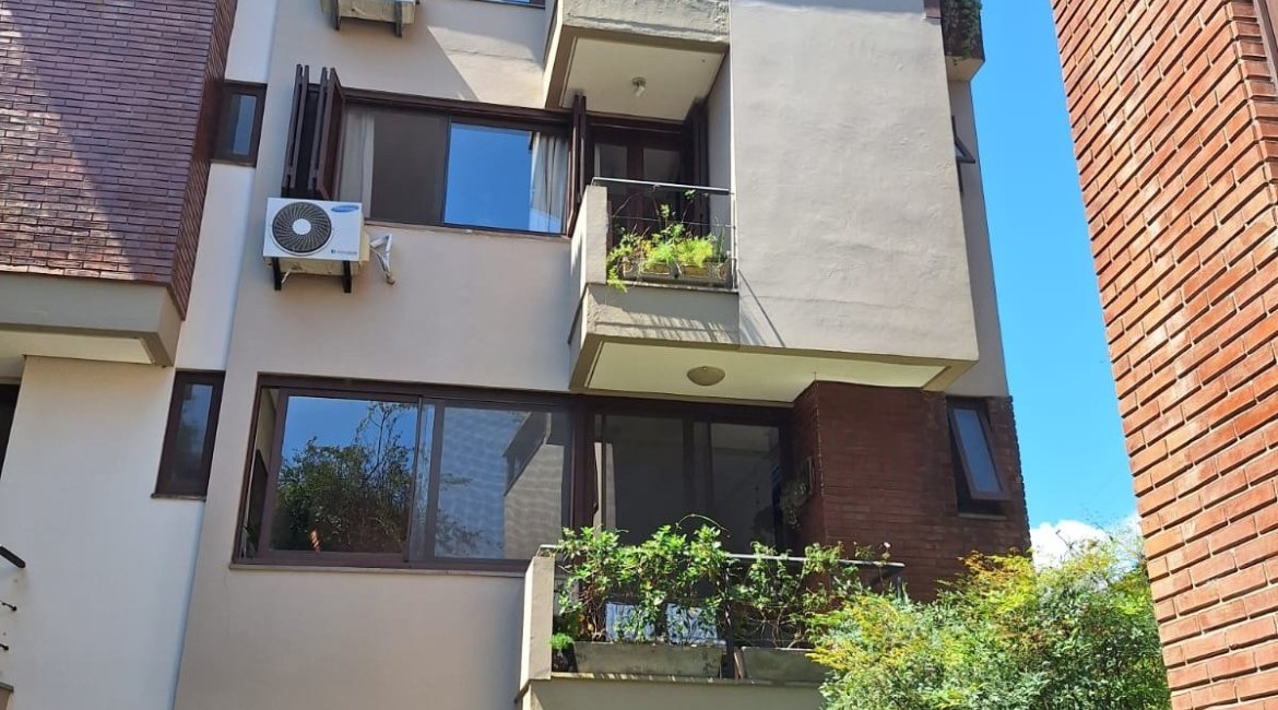 Casa em Condomínio à venda com 226m², 3 dormitórios, 2 suítes, 2 vagas, no bairro Vila Assunção em Porto Alegre