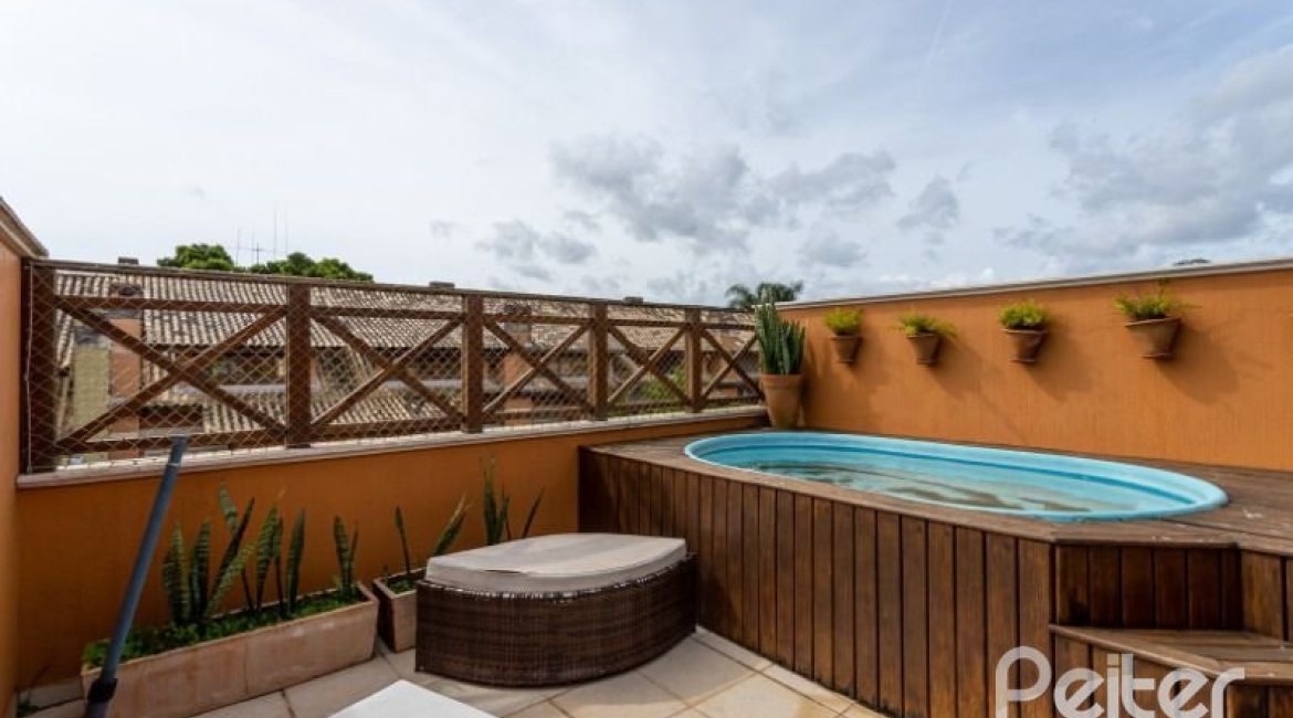 Casa em Condomínio à venda com 153m², 3 dormitórios, 1 suíte, 2 vagas, no bairro Tristeza em Porto Alegre