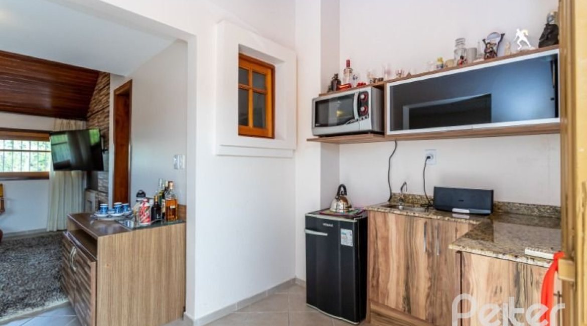 Casa em Condomínio à venda com 153m², 3 dormitórios, 1 suíte, 2 vagas, no bairro Tristeza em Porto Alegre