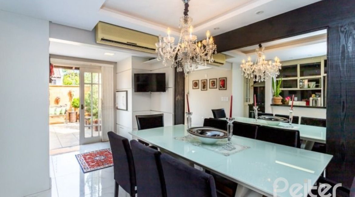 Casa em Condomínio à venda com 153m², 3 dormitórios, 1 suíte, 2 vagas, no bairro Tristeza em Porto Alegre