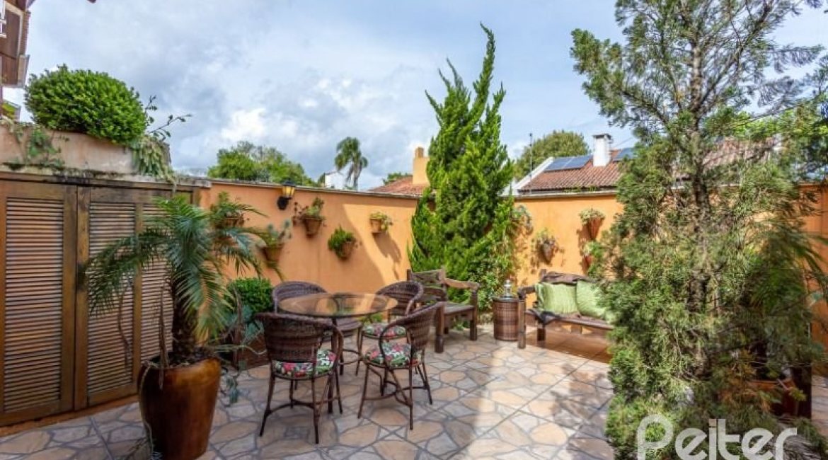 Casa em Condomínio à venda com 153m², 3 dormitórios, 1 suíte, 2 vagas, no bairro Tristeza em Porto Alegre