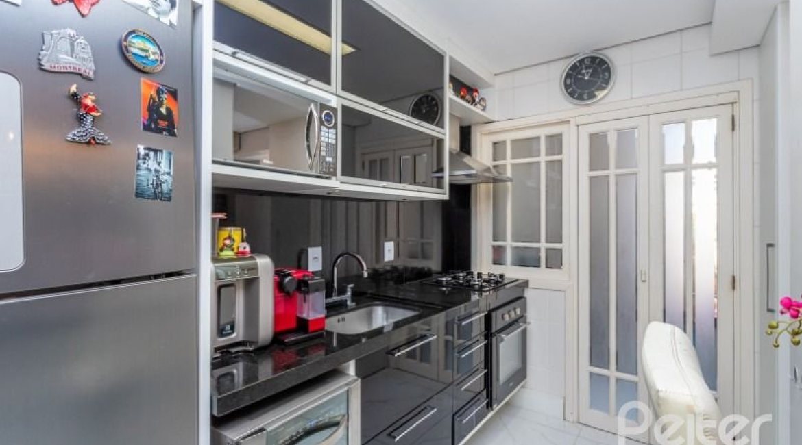 Casa em Condomínio à venda com 153m², 3 dormitórios, 1 suíte, 2 vagas, no bairro Tristeza em Porto Alegre