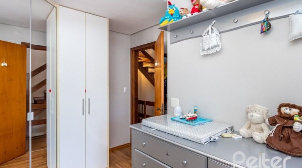 Casa em Condomínio à venda com 153m², 3 dormitórios, 1 suíte, 2 vagas, no bairro Tristeza em Porto Alegre