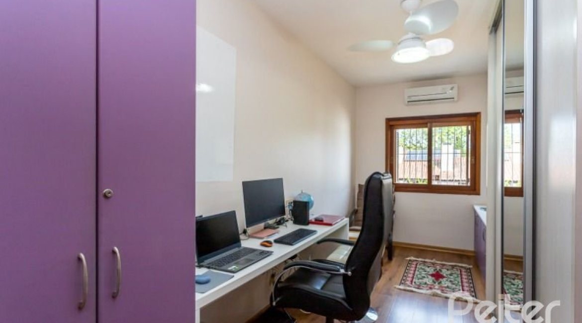 Casa em Condomínio à venda com 153m², 3 dormitórios, 1 suíte, 2 vagas, no bairro Tristeza em Porto Alegre