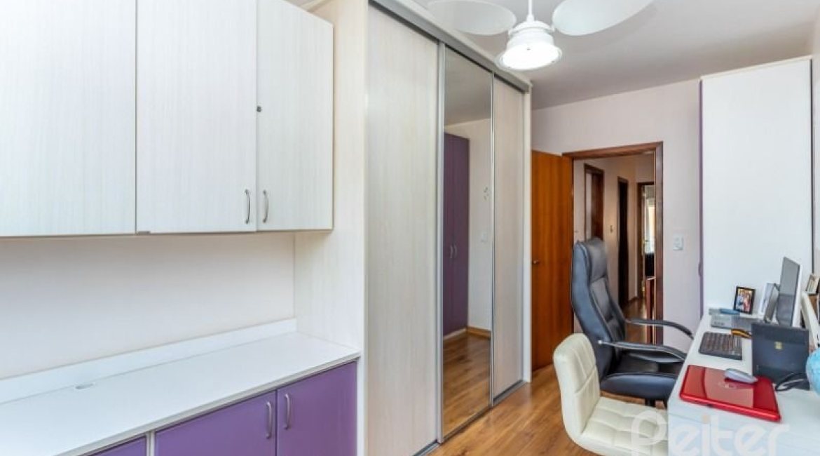 Casa em Condomínio à venda com 153m², 3 dormitórios, 1 suíte, 2 vagas, no bairro Tristeza em Porto Alegre