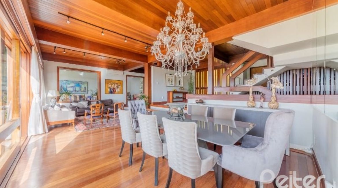 Casa à venda com 524m², 4 dormitórios, 4 suítes, 4 vagas, no bairro Vila Assunção em Porto Alegre