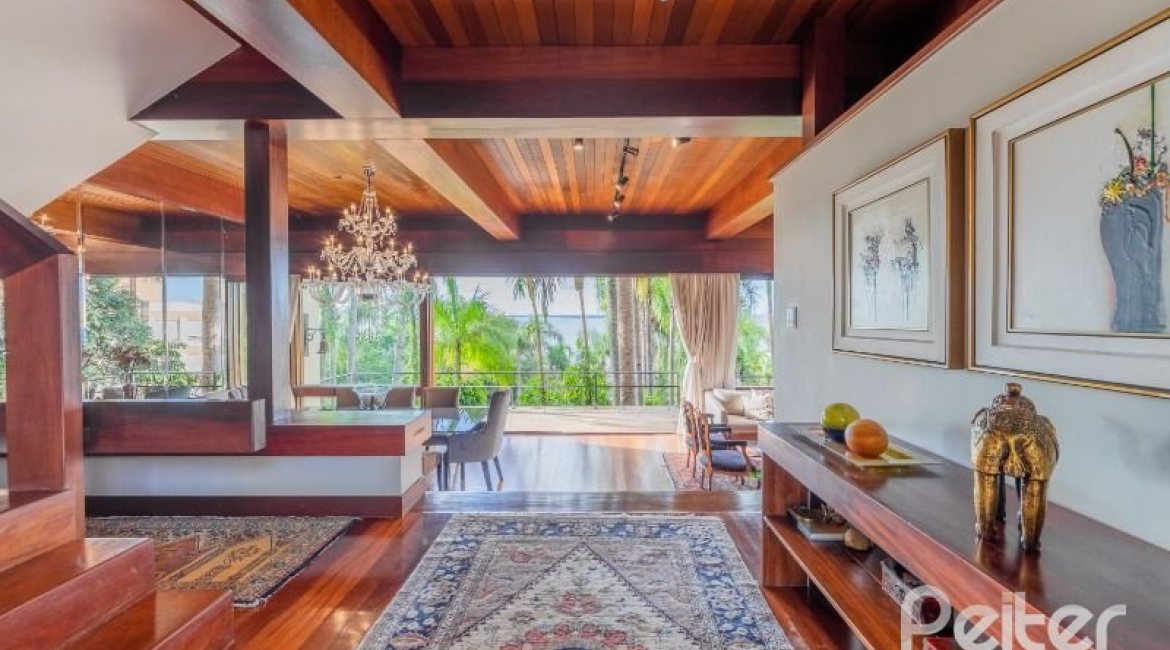 Casa à venda com 524m², 4 dormitórios, 4 suítes, 4 vagas, no bairro Vila Assunção em Porto Alegre