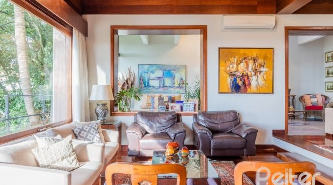 Casa à venda com 524m², 4 dormitórios, 4 suítes, 4 vagas, no bairro Vila Assunção em Porto Alegre