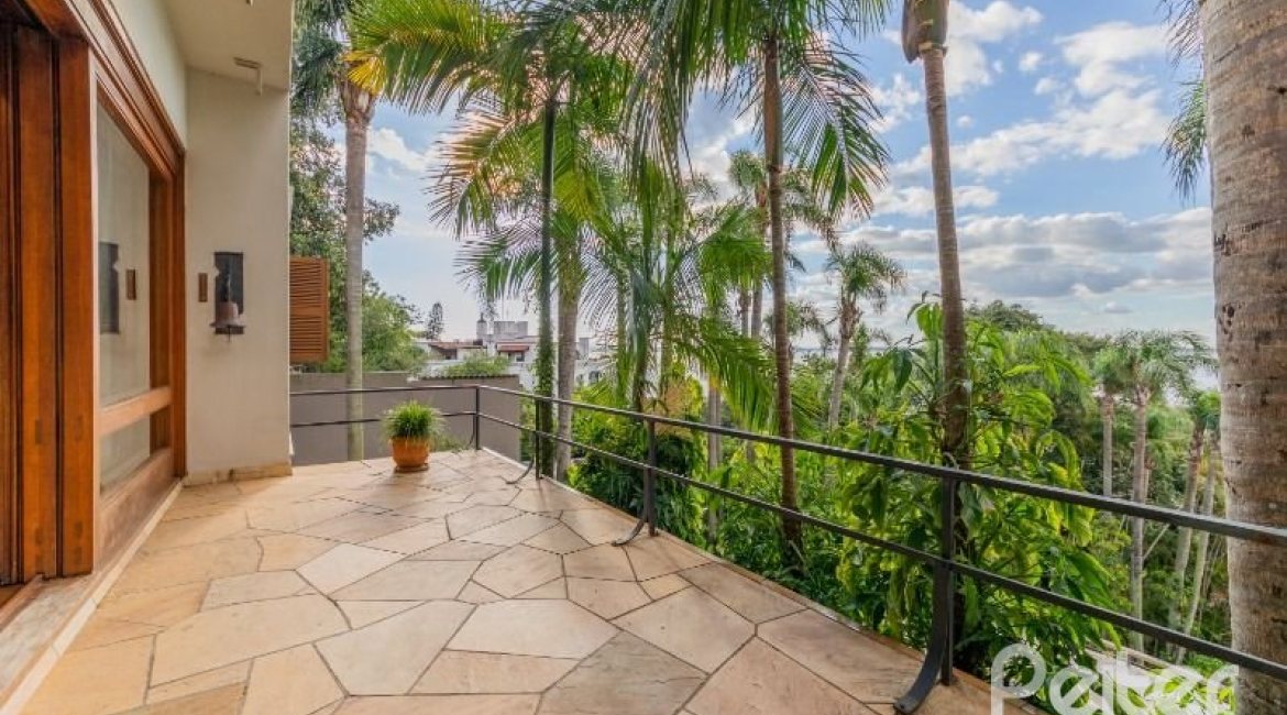 Casa à venda com 524m², 4 dormitórios, 4 suítes, 4 vagas, no bairro Vila Assunção em Porto Alegre