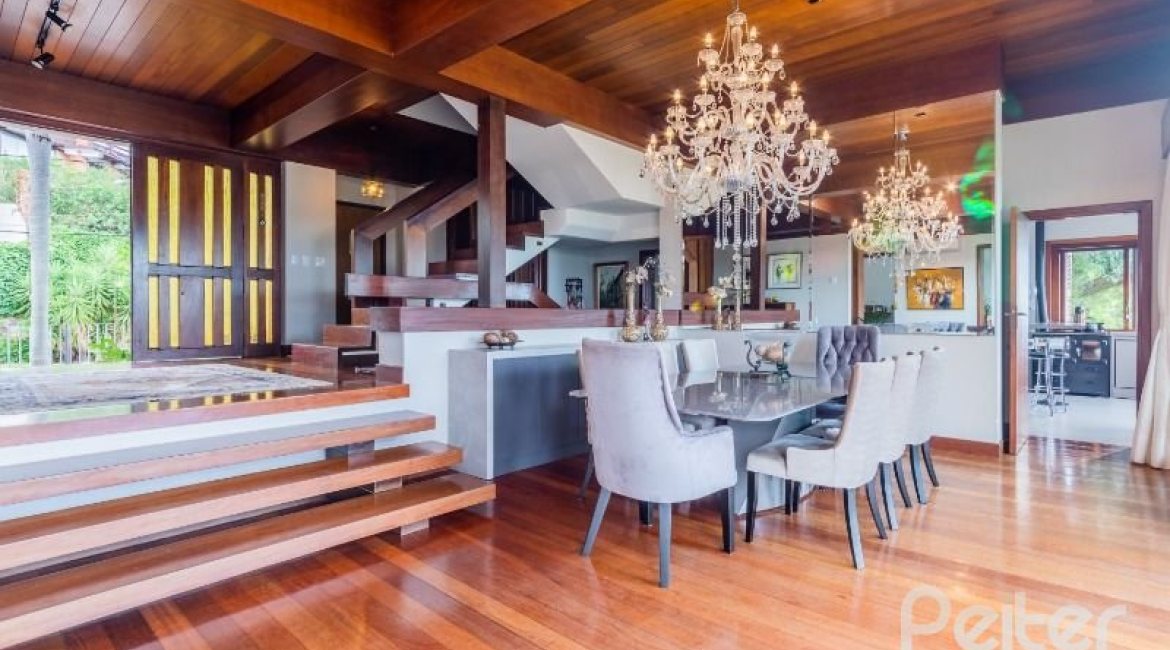 Casa à venda com 524m², 4 dormitórios, 4 suítes, 4 vagas, no bairro Vila Assunção em Porto Alegre