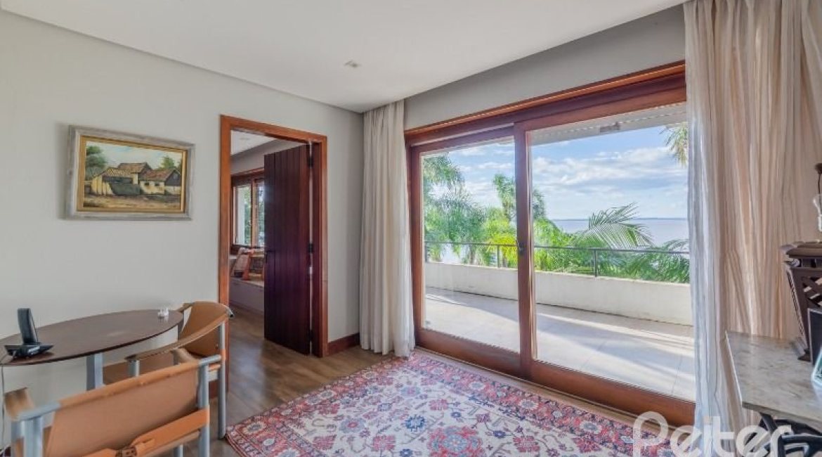 Casa à venda com 524m², 4 dormitórios, 4 suítes, 4 vagas, no bairro Vila Assunção em Porto Alegre