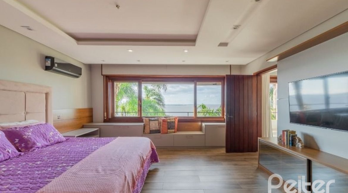 Casa à venda com 524m², 4 dormitórios, 4 suítes, 4 vagas, no bairro Vila Assunção em Porto Alegre