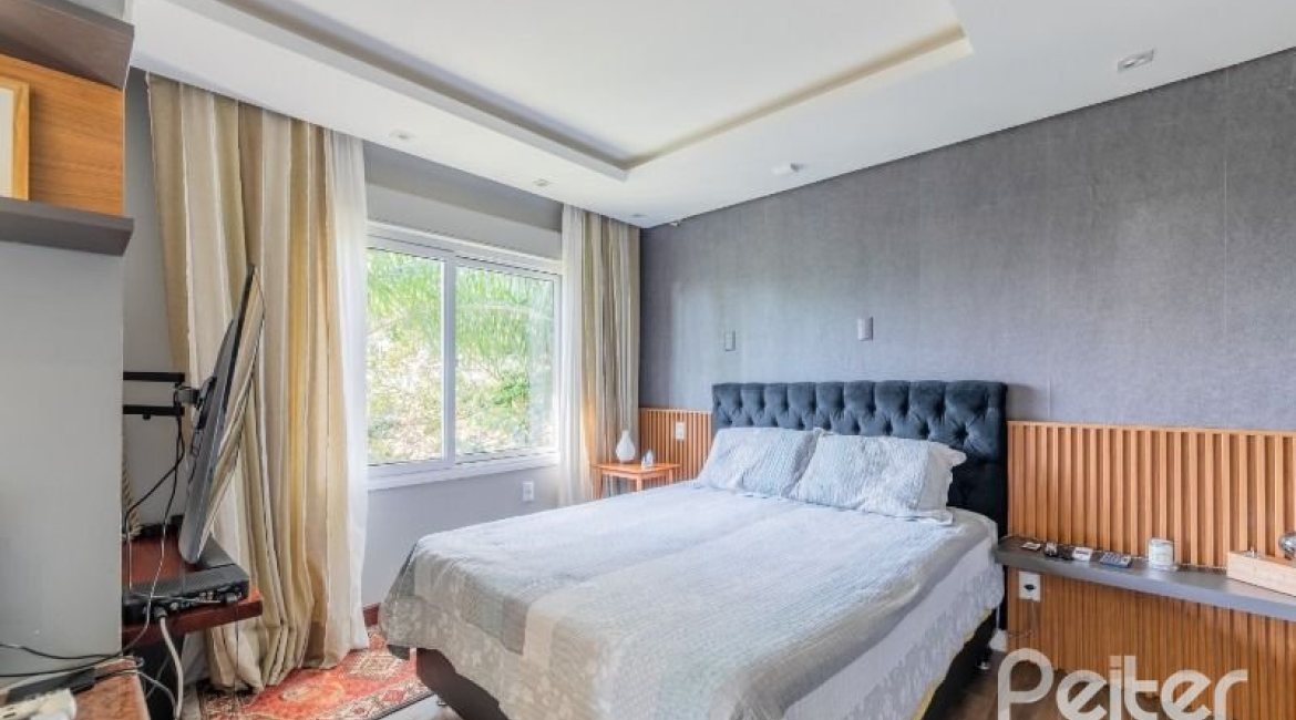 Casa à venda com 524m², 4 dormitórios, 4 suítes, 4 vagas, no bairro Vila Assunção em Porto Alegre