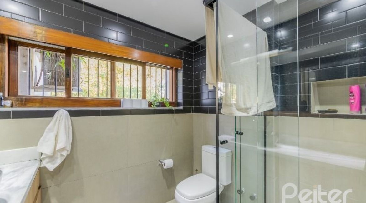 Casa à venda com 524m², 4 dormitórios, 4 suítes, 4 vagas, no bairro Vila Assunção em Porto Alegre