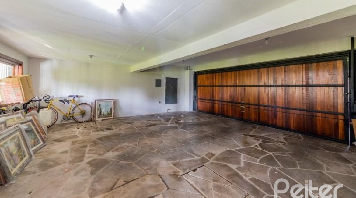 Casa à venda com 524m², 4 dormitórios, 4 suítes, 4 vagas, no bairro Vila Assunção em Porto Alegre