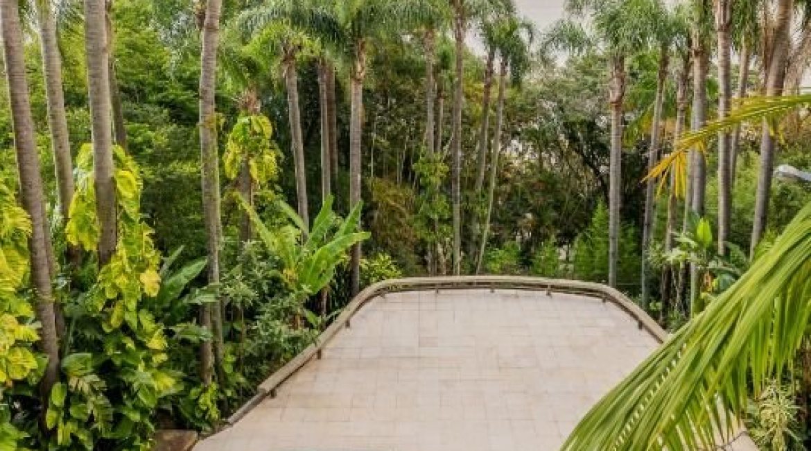 Casa à venda com 524m², 4 dormitórios, 4 suítes, 4 vagas, no bairro Vila Assunção em Porto Alegre