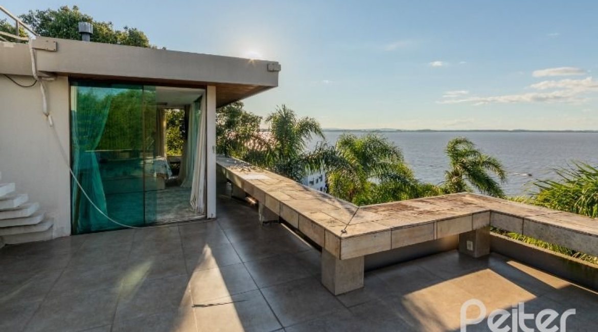 Casa à venda com 524m², 4 dormitórios, 4 suítes, 4 vagas, no bairro Vila Assunção em Porto Alegre