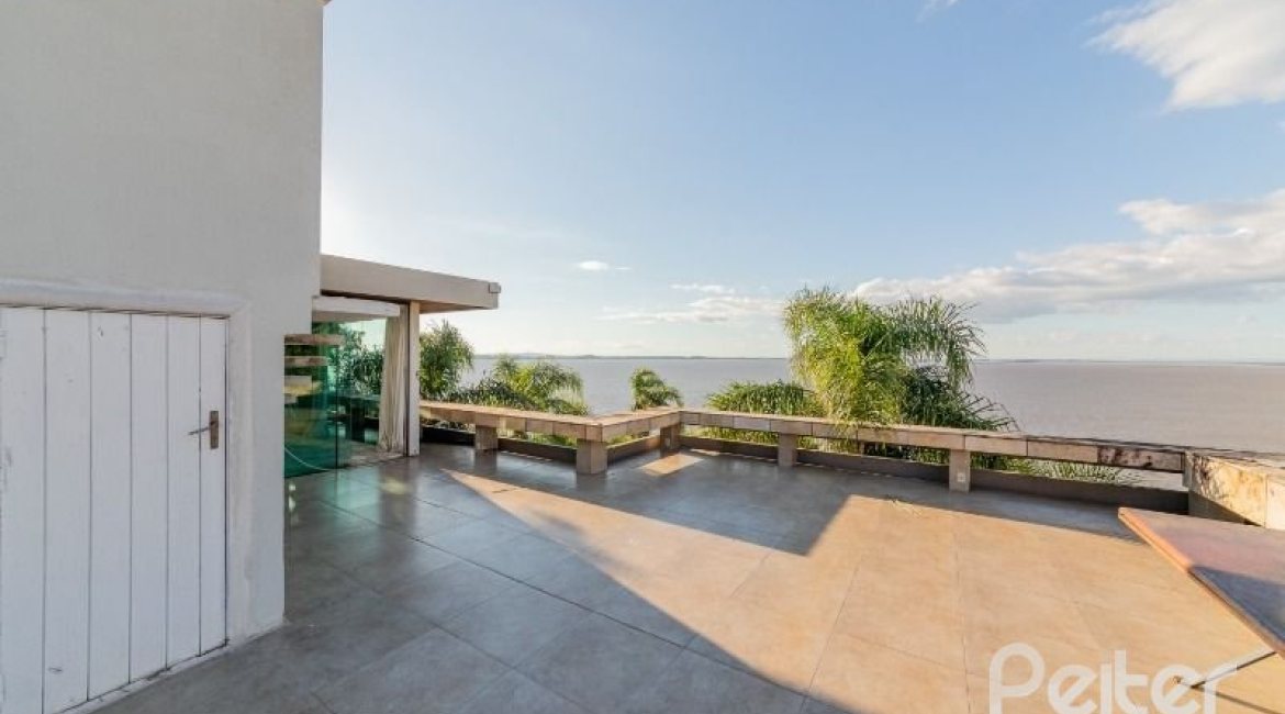 Casa à venda com 524m², 4 dormitórios, 4 suítes, 4 vagas, no bairro Vila Assunção em Porto Alegre