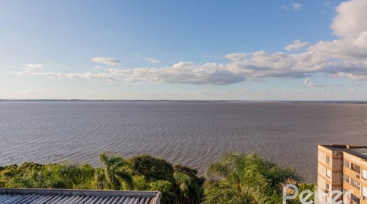 Casa à venda com 524m², 4 dormitórios, 4 suítes, 4 vagas, no bairro Vila Assunção em Porto Alegre