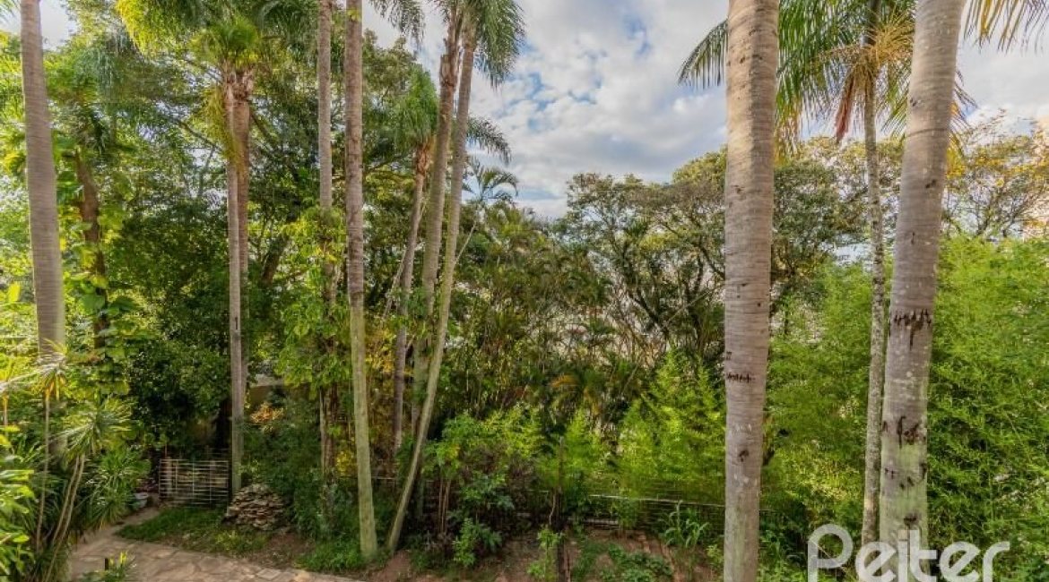 Casa à venda com 524m², 4 dormitórios, 4 suítes, 4 vagas, no bairro Vila Assunção em Porto Alegre