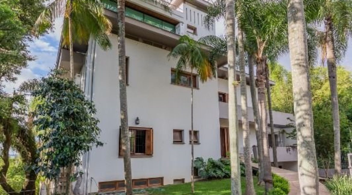 Casa à venda com 524m², 4 dormitórios, 4 suítes, 4 vagas, no bairro Vila Assunção em Porto Alegre