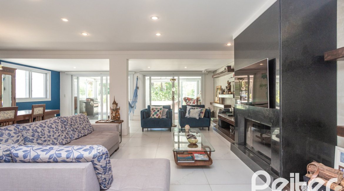 Casa em Condomínio à venda com 233m², 3 dormitórios, 3 suítes, 4 vagas, no bairro Terra Ville em PORTO ALEGRE