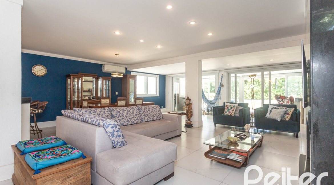 Casa em Condomínio à venda com 233m², 3 dormitórios, 3 suítes, 4 vagas, no bairro Terra Ville em PORTO ALEGRE